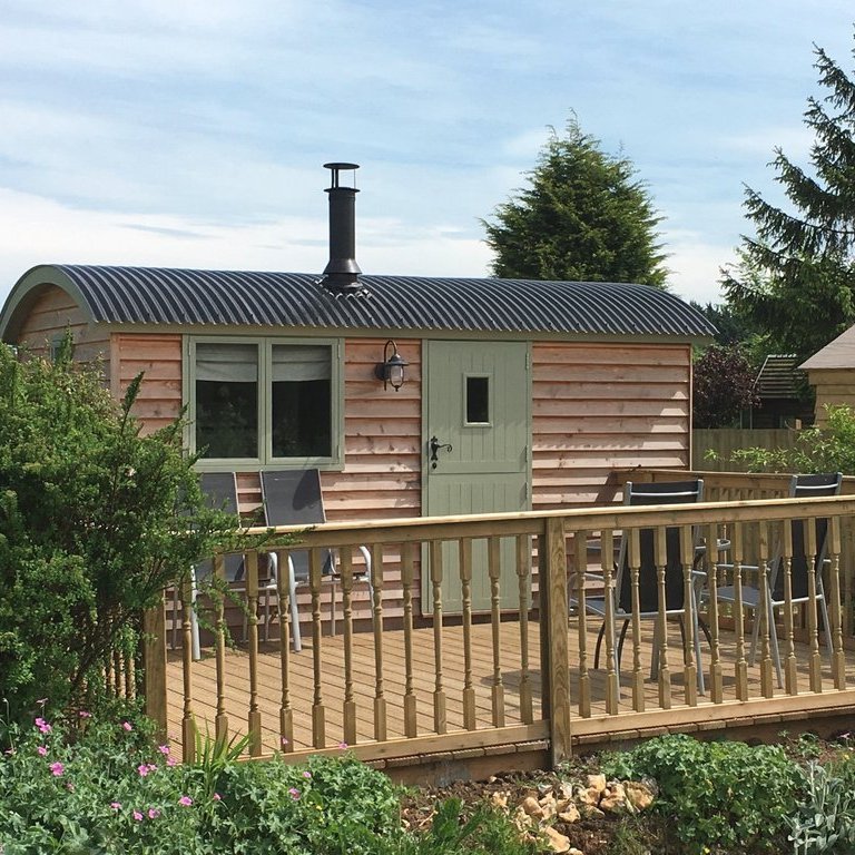Rose Shepherds Hut at Landews Meadow